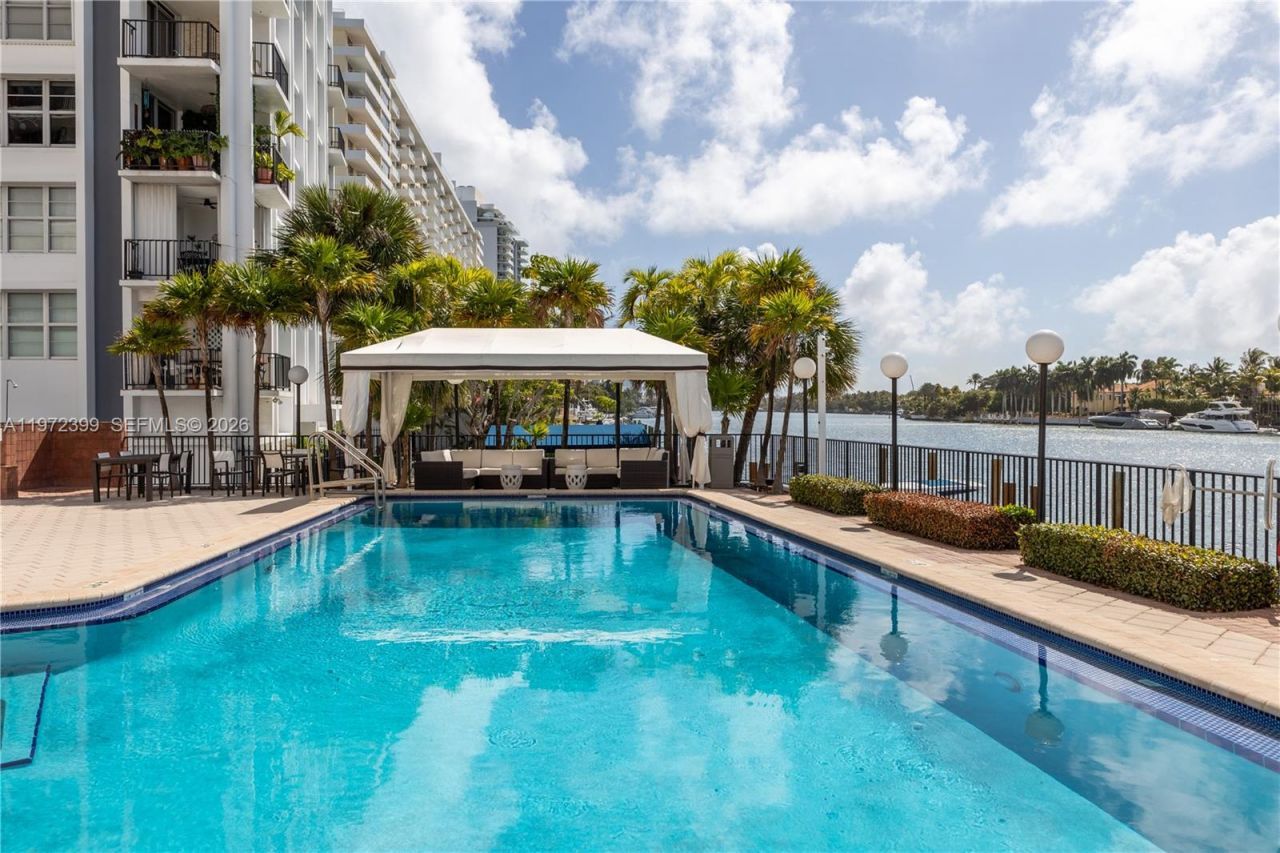 5660 Collins Ave, Unit 11B, Miami Beach, FL 33140 Photo