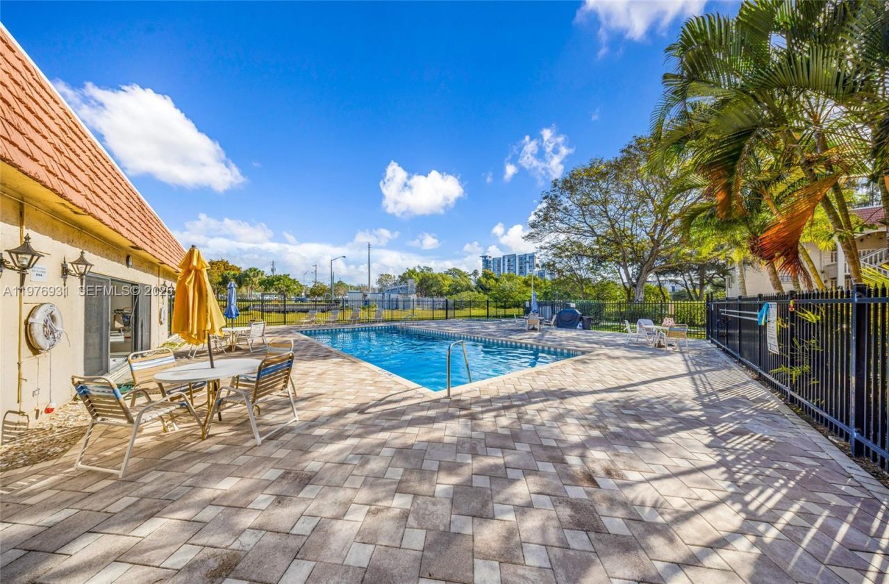 130 S Cypress Rd, Unit 612, Pompano Beach, FL 33060 Photo