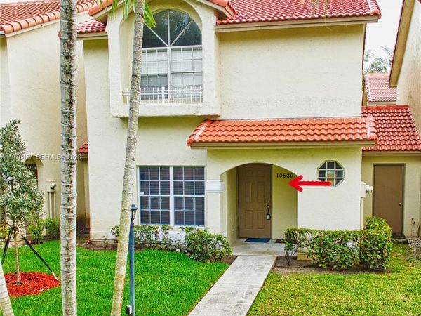 10829 NW 3rd Ct, Unit B12L, Pembroke Pines, FL 33026
