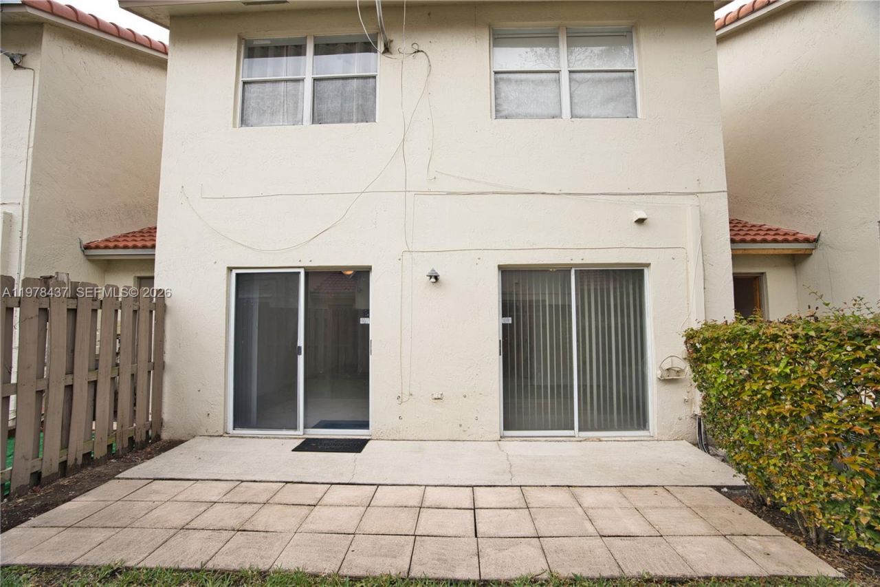 10829 NW 3rd Ct, Unit B12L, Pembroke Pines, FL 33026 Photo