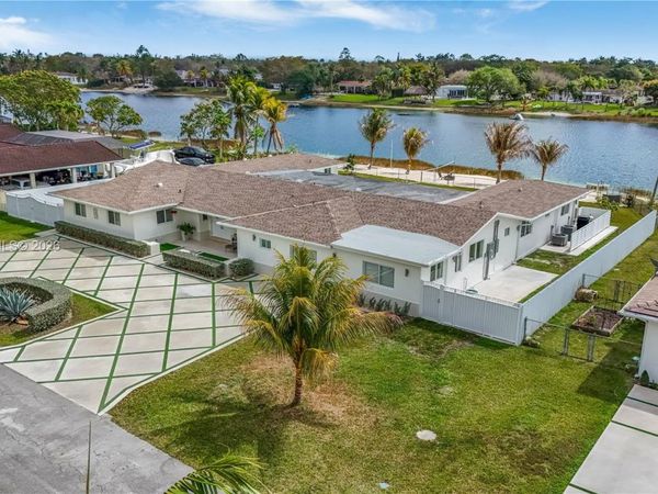 11012 SW 117th St , Miami, FL 33176