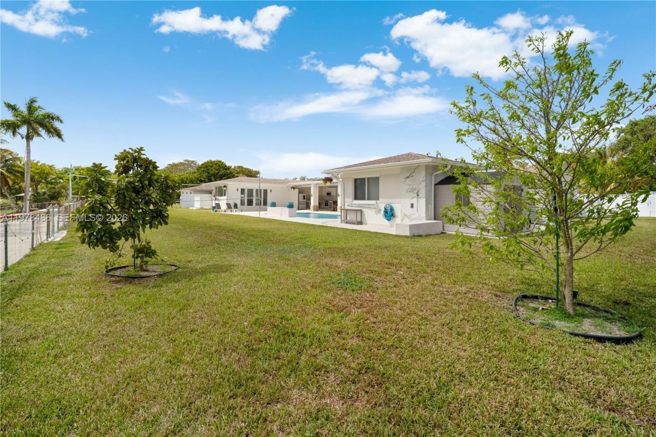 11012 SW 117th St , Miami, FL 33176 Photo