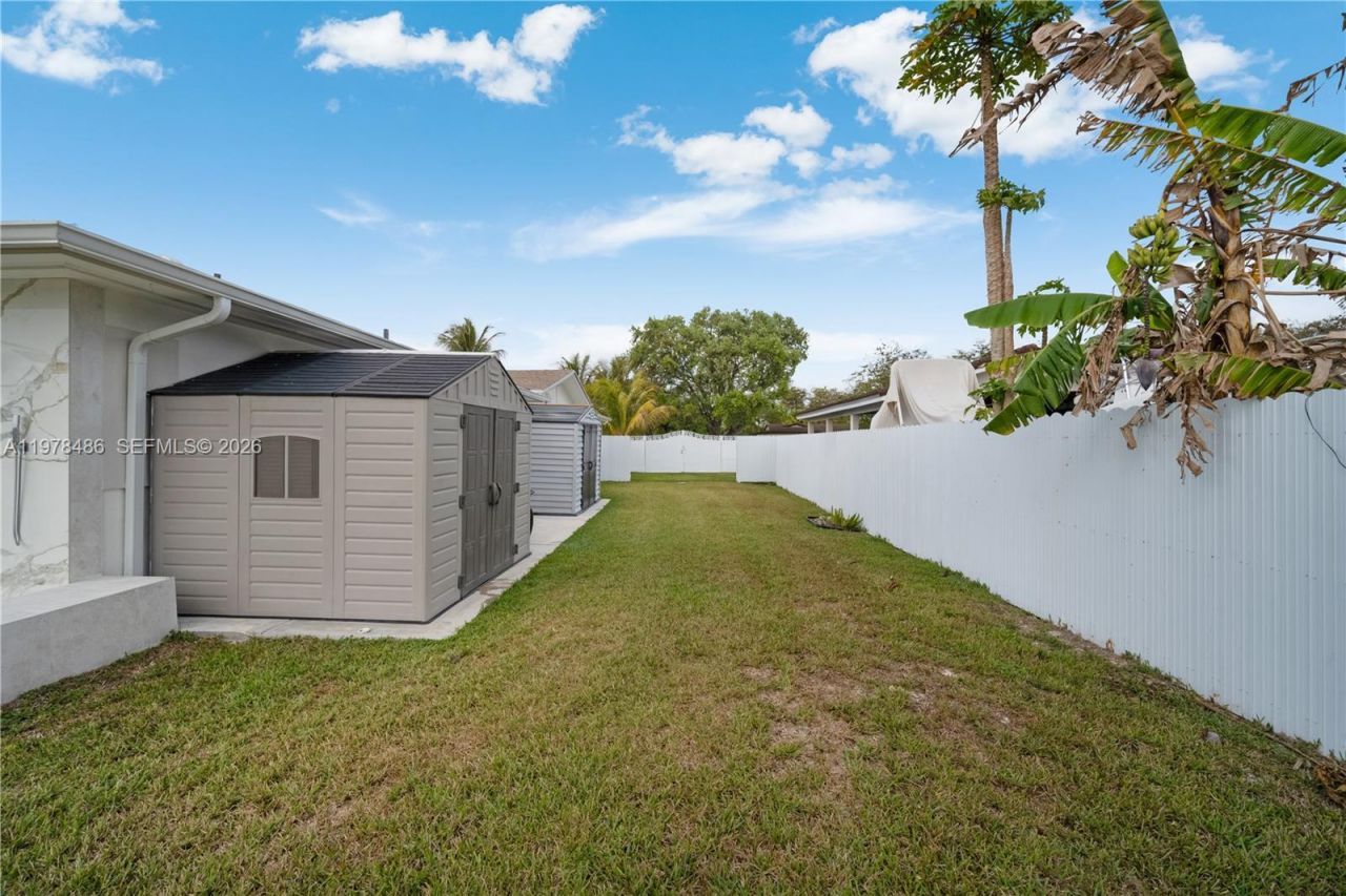 11012 SW 117th St , Miami, FL 33176 Photo