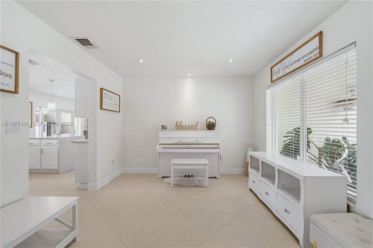 11012 SW 117th St , Miami, FL 33176 Photo