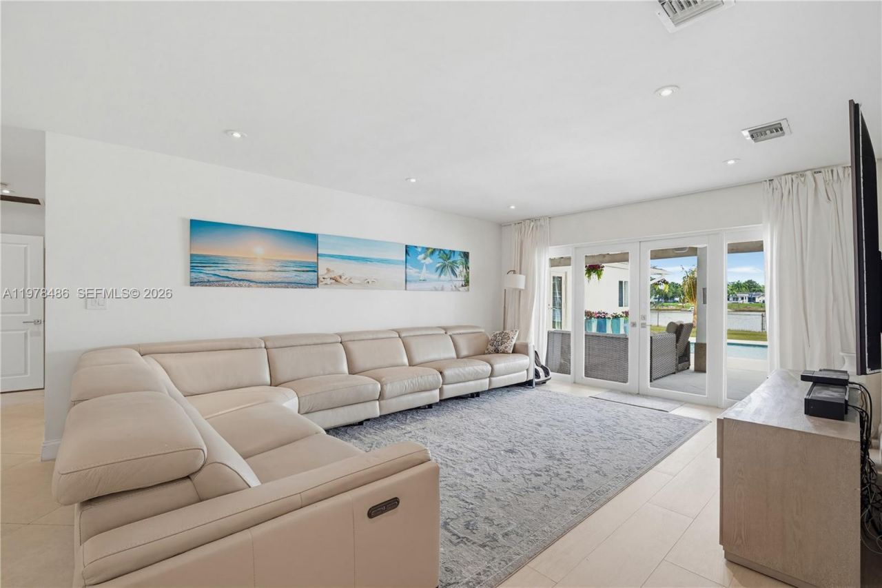 11012 SW 117th St , Miami, FL 33176 Photo