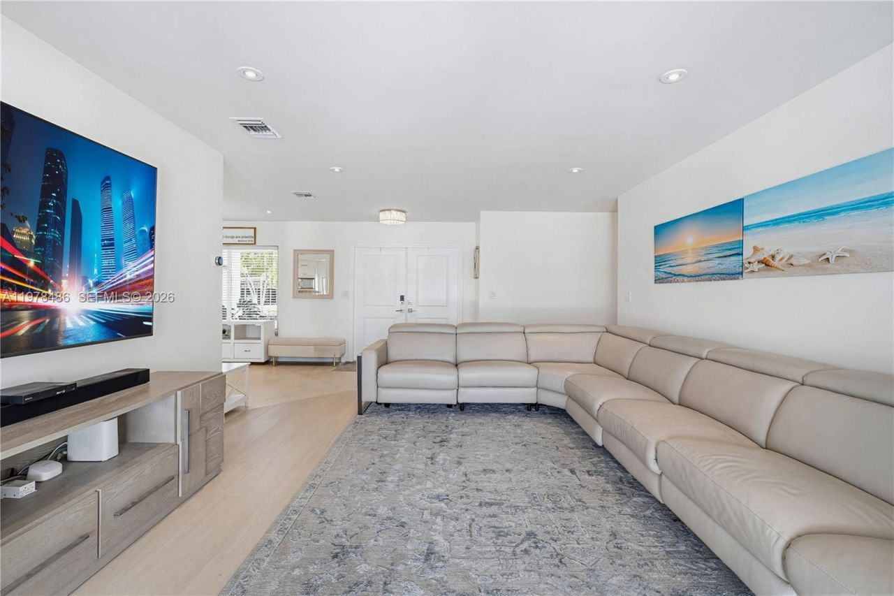 11012 SW 117th St , Miami, FL 33176 Photo