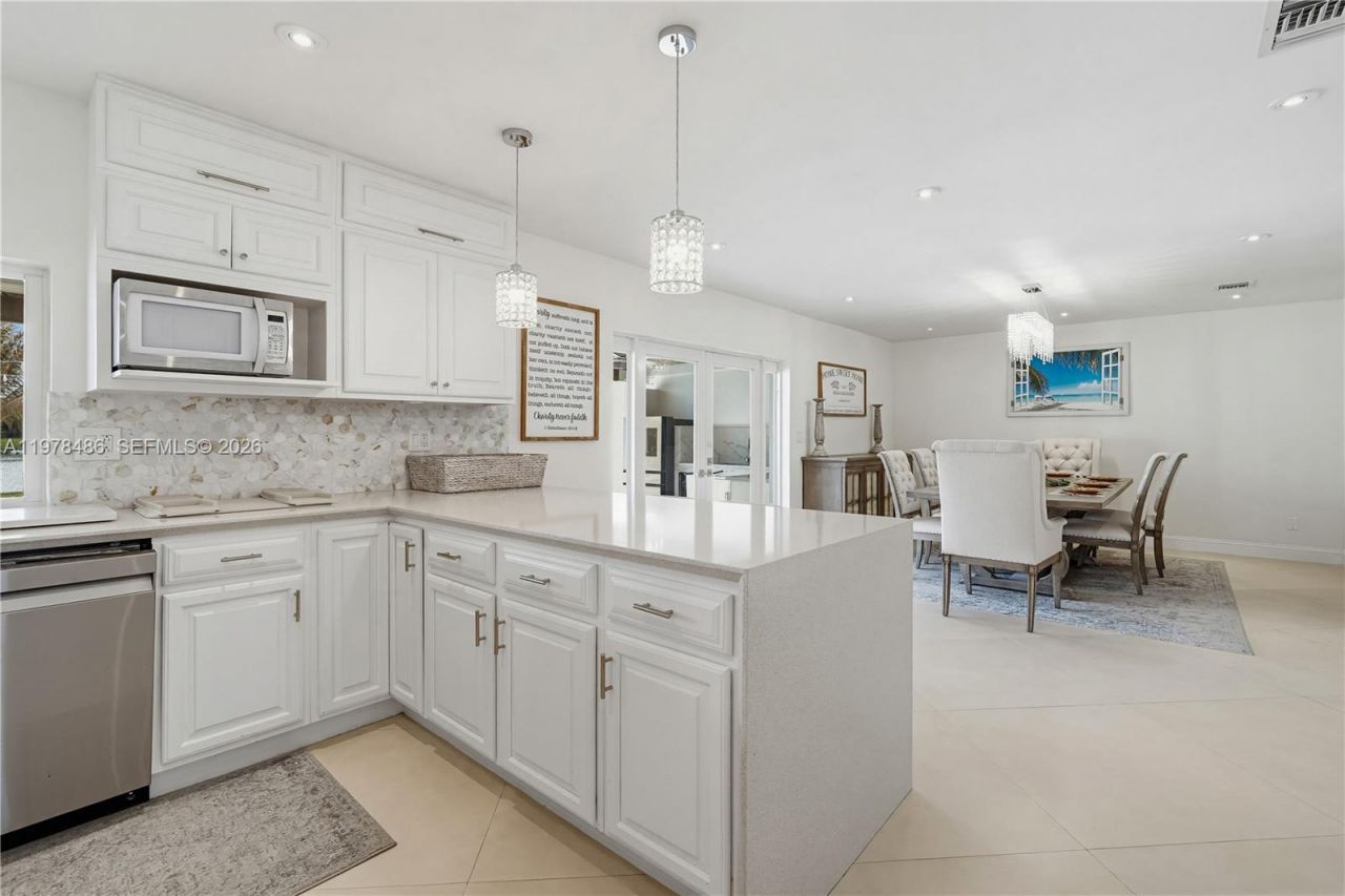 11012 SW 117th St , Miami, FL 33176 Photo