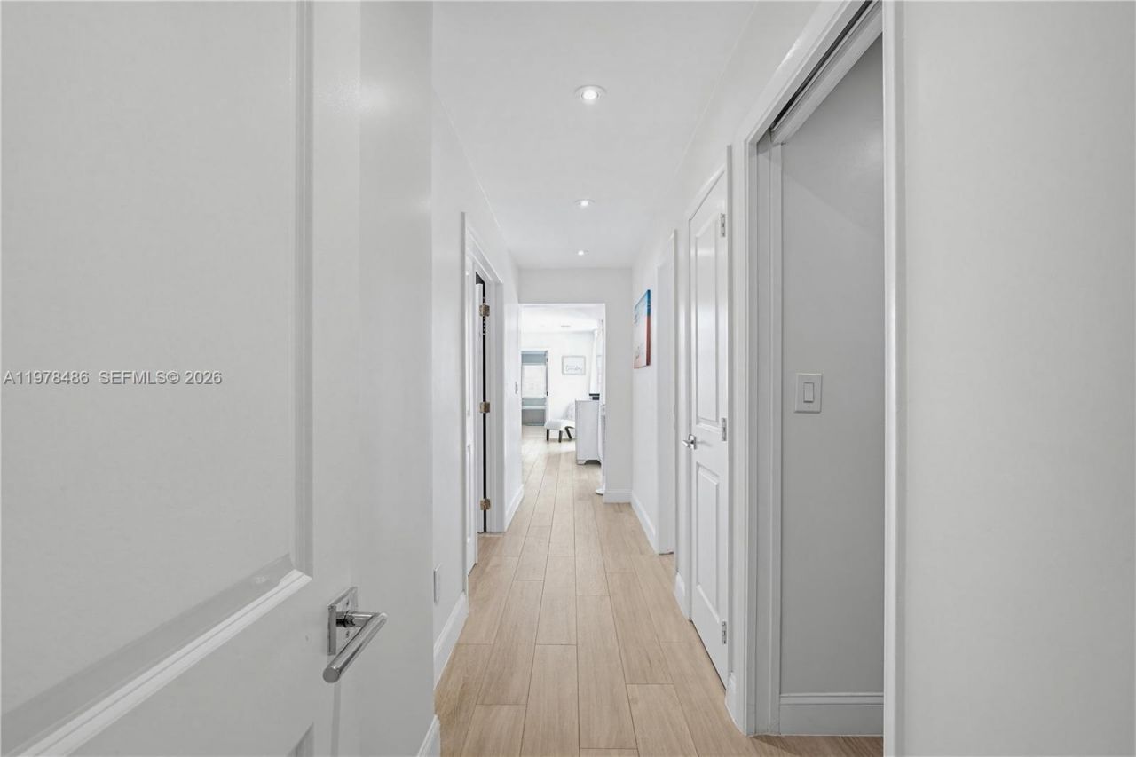 11012 SW 117th St , Miami, FL 33176 Photo