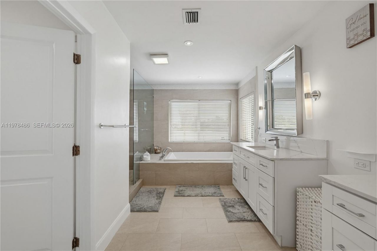 11012 SW 117th St , Miami, FL 33176 Photo