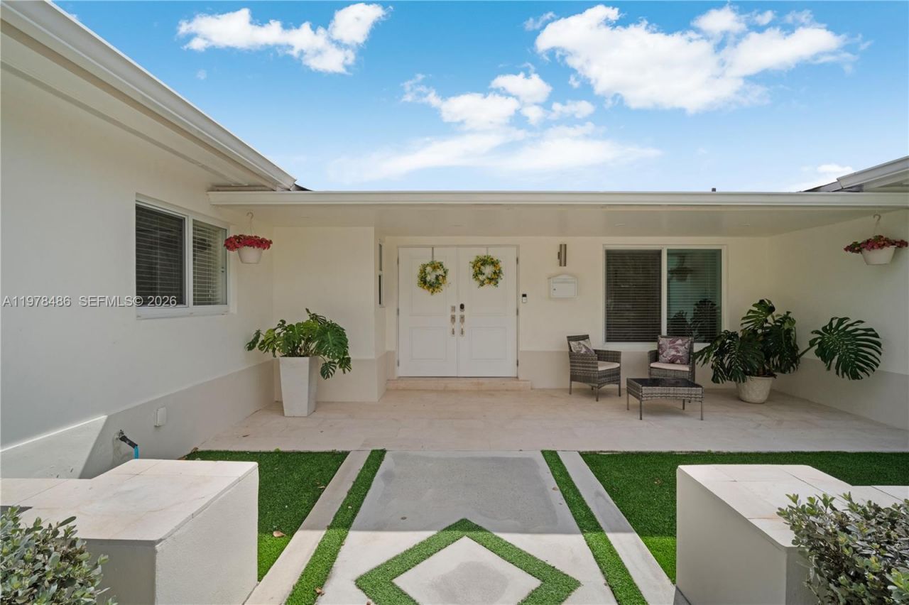 11012 SW 117th St , Miami, FL 33176 Photo