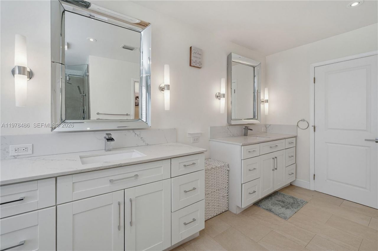 11012 SW 117th St , Miami, FL 33176 Photo