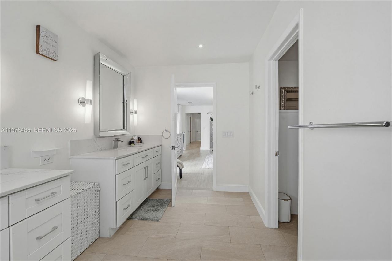 11012 SW 117th St , Miami, FL 33176 Photo