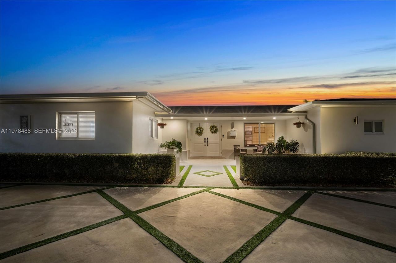 11012 SW 117th St , Miami, FL 33176 Photo