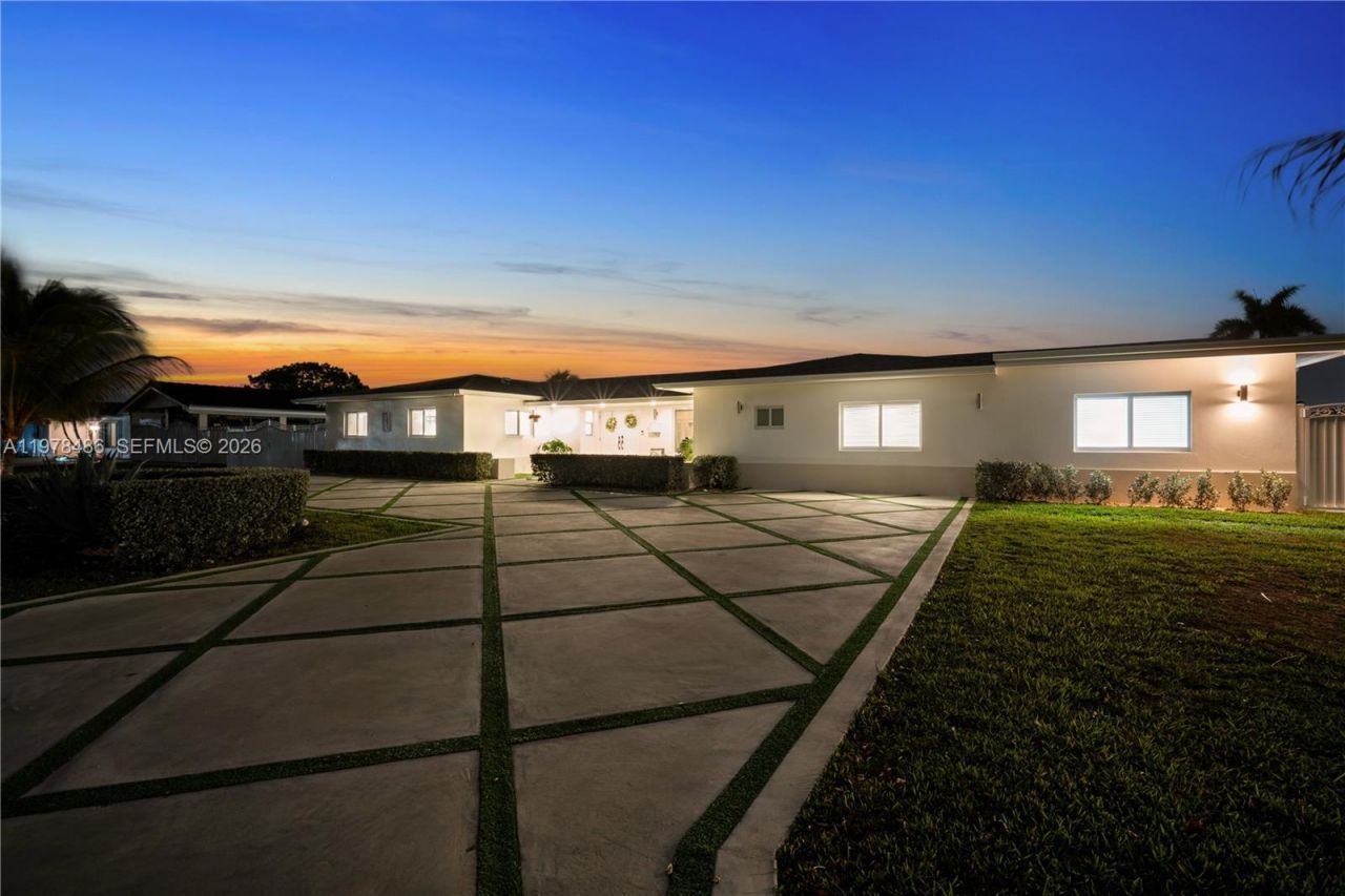 11012 SW 117th St , Miami, FL 33176 Photo