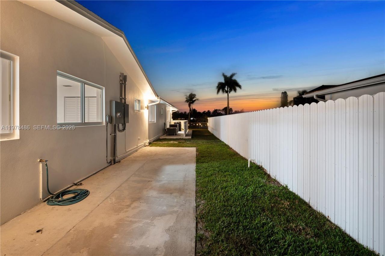 11012 SW 117th St , Miami, FL 33176 Photo