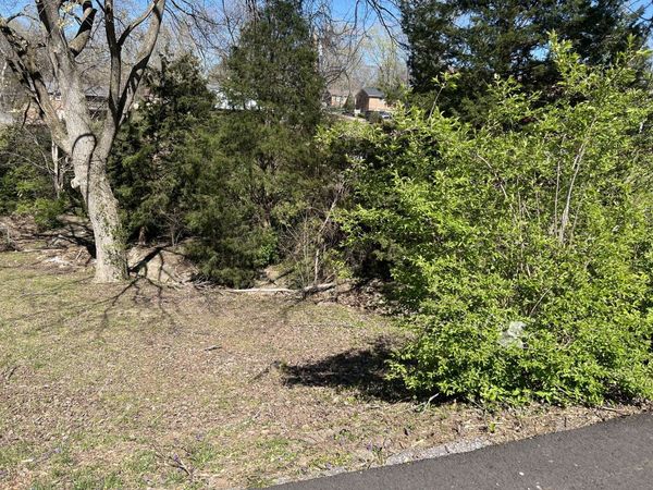 323 Clearview Dr , Clarksville, TN 37043