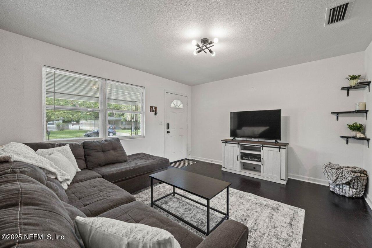 6584 Larne Avenue, Jacksonville, FL 32244 Photo