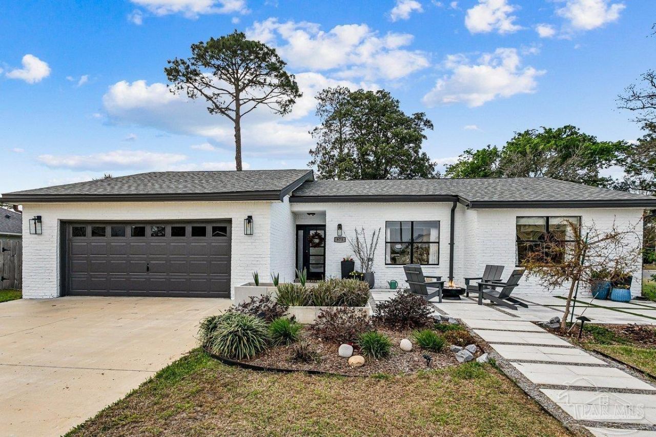 975 Grand Canal St, Gulf Breeze, FL 32563 Main Photo