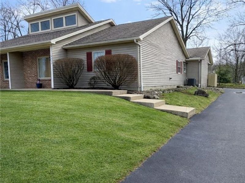 5552 Callaway Circle, Austintown, OH 44515 Photo 2