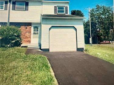 8050 Lucas Drive , Unit B, Clay, NY 13041