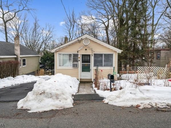 8 Cornell Way, Hopatcong, NJ 07843