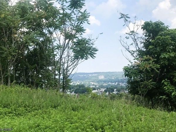 6 Columbus Ave, Totowa, NJ 07512