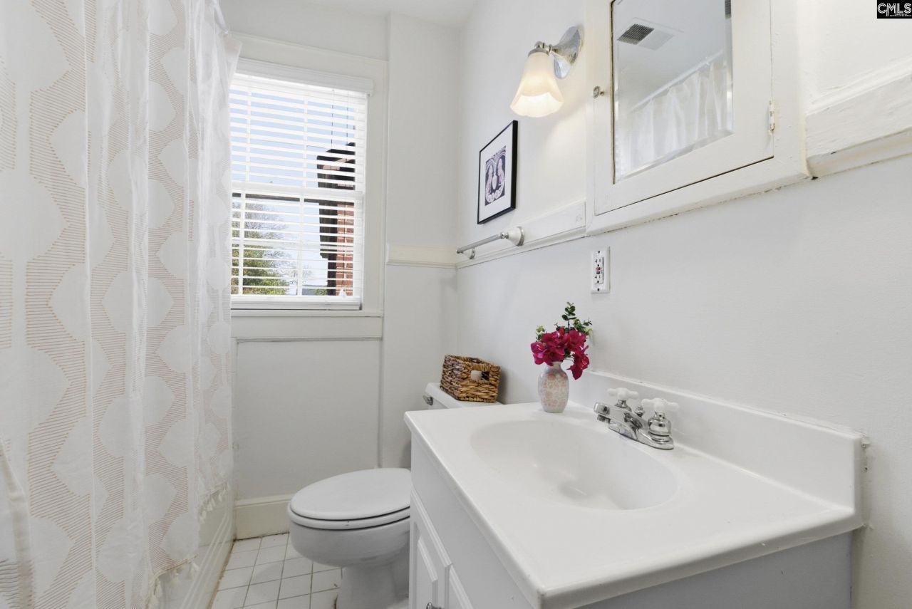 2329 Wilmot Avenue  Photo 17