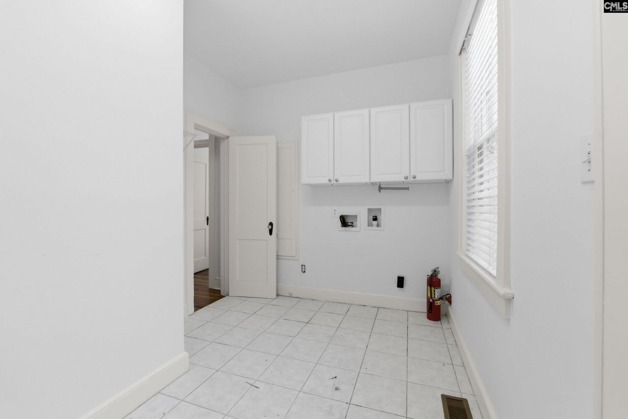 2329 Wilmot Avenue  Photo 9