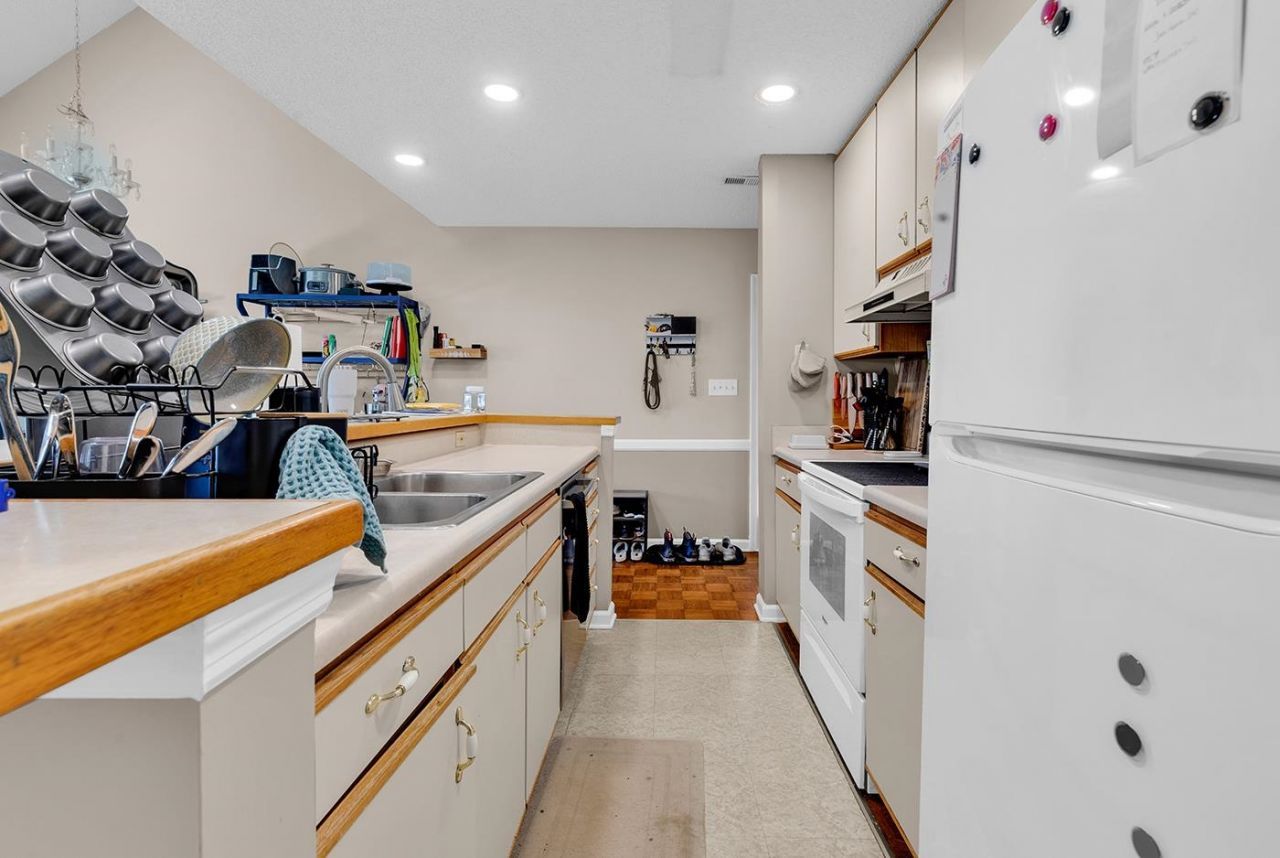 4337 Spa Dr. Photo 10