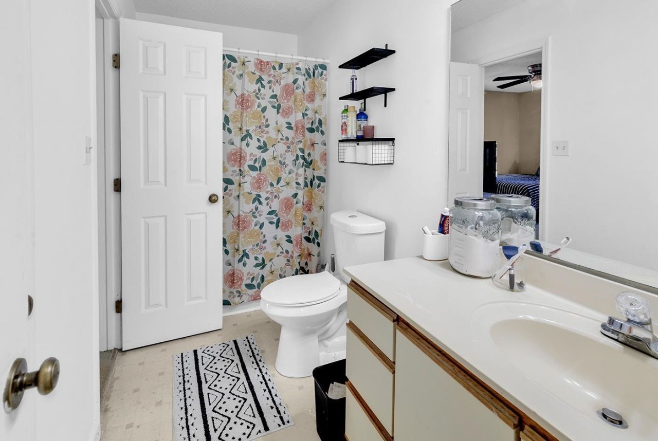 4337 Spa Dr. Photo 6