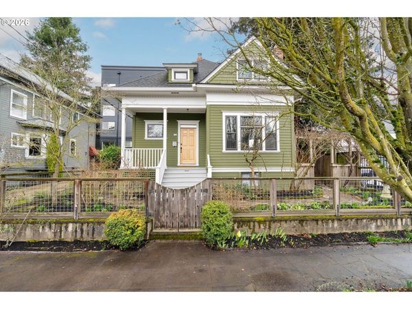 124 NE 18TH AVE, Portland, OR 97232