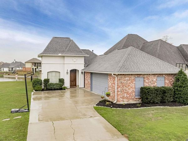 17694 Martin Lake Dr, Baton Rouge, LA 70816