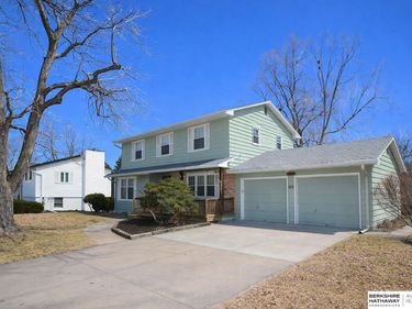 1113 Hackney Drive, Papillion, NE 68046