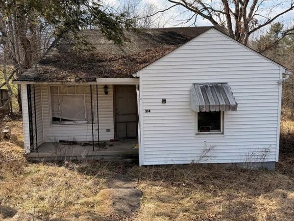 314 ROOSEVELT STREET, CRAB ORCHARD, WV 25827
