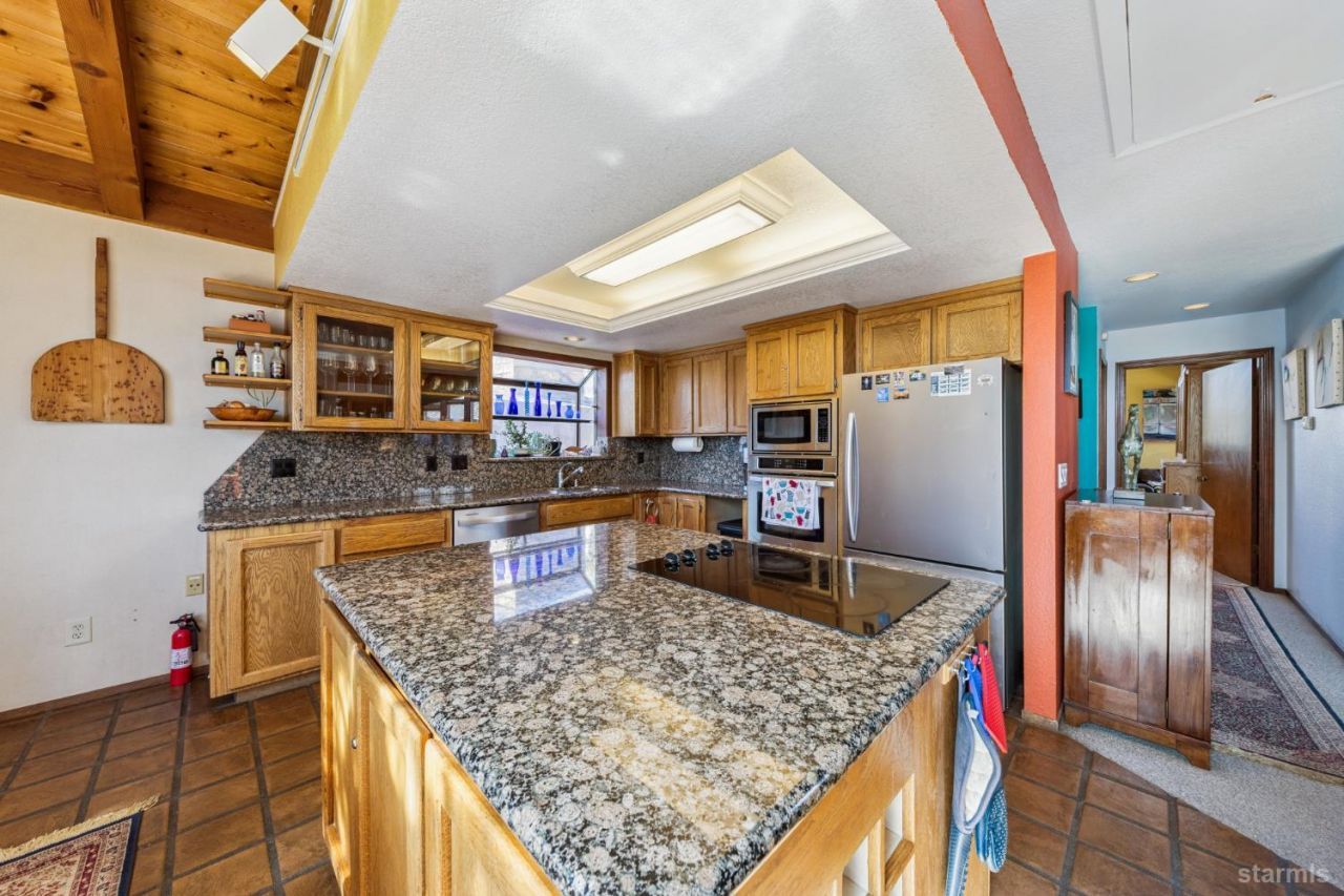 2020 Aloha Drive, South Lake Tahoe, CA 96150 Photo