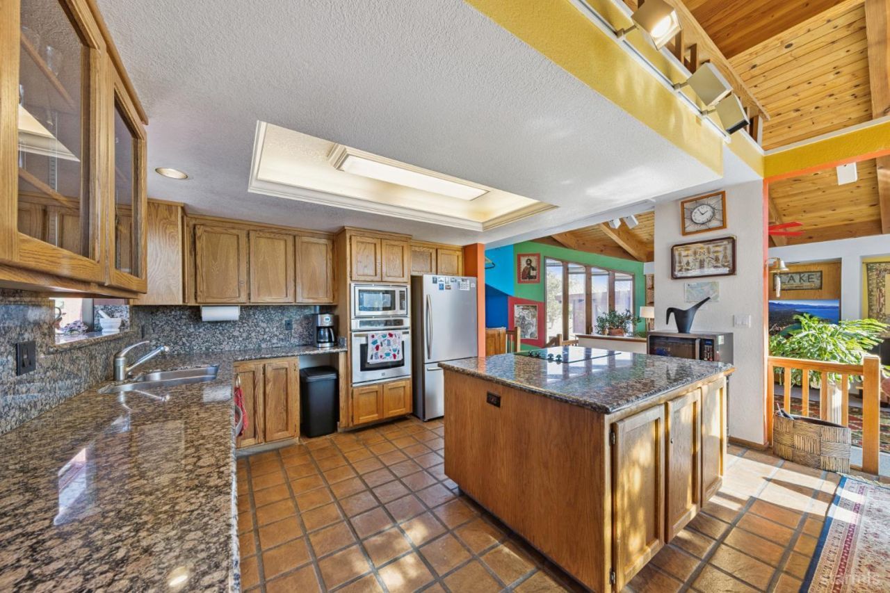 2020 Aloha Drive, South Lake Tahoe, CA 96150 Photo