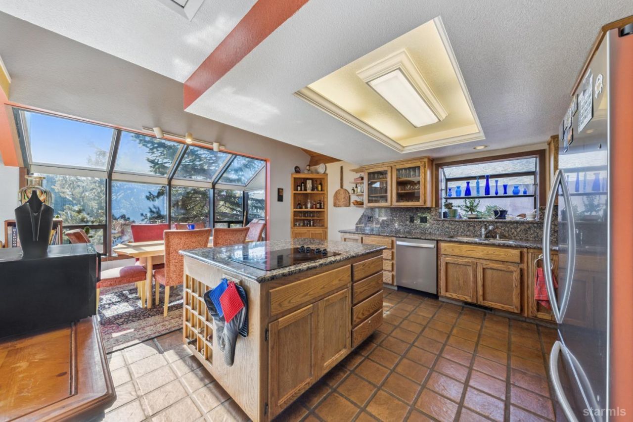 2020 Aloha Drive, South Lake Tahoe, CA 96150 Photo