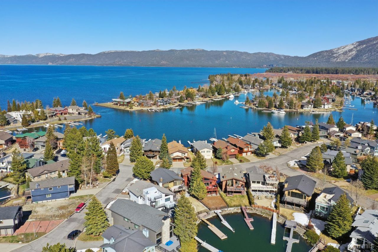 2020 Aloha Drive, South Lake Tahoe, CA 96150 Photo