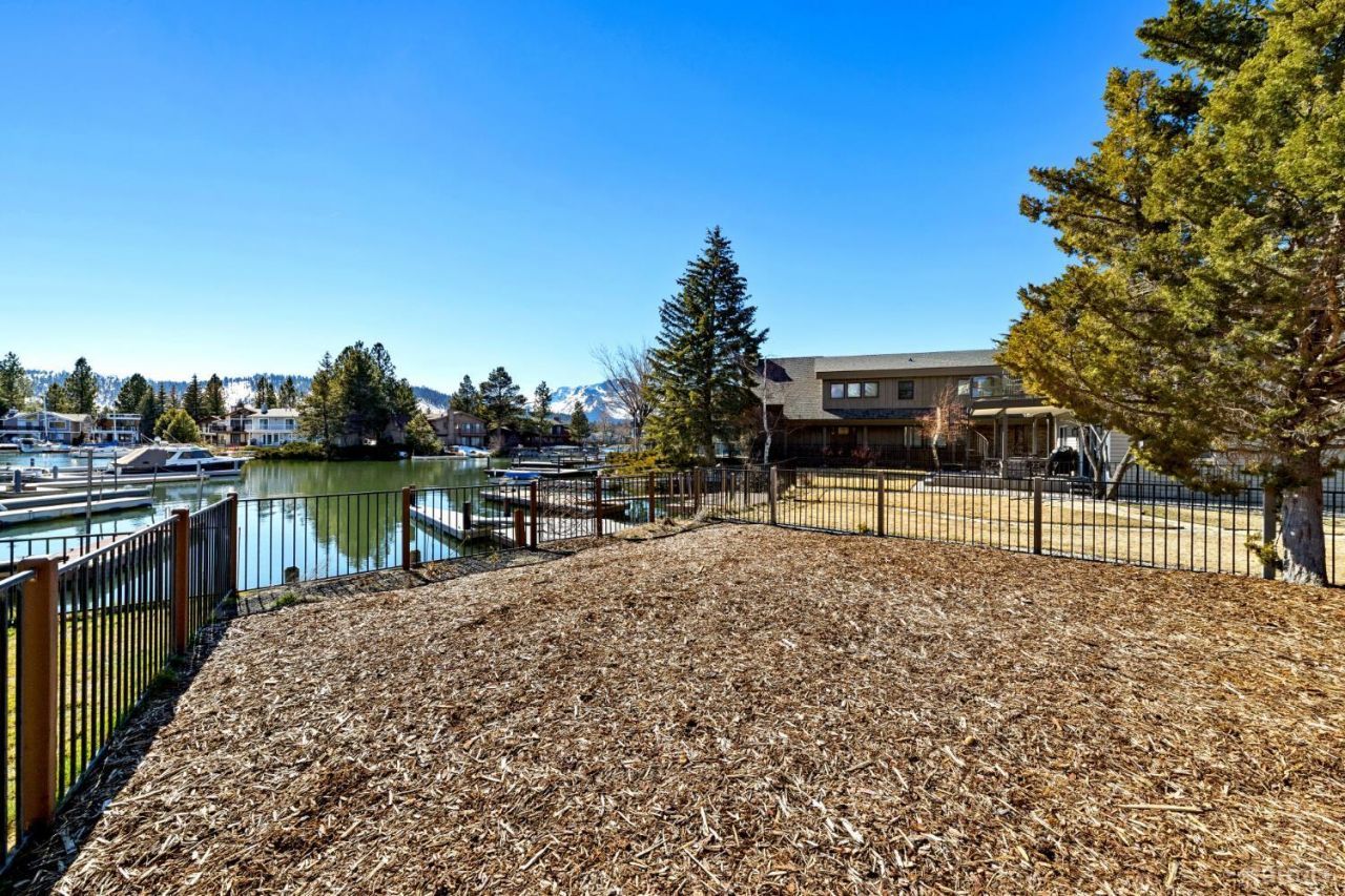 2020 Aloha Drive, South Lake Tahoe, CA 96150 Photo