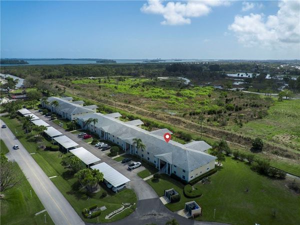 395 Grove Isle Circle, Unit 395, Vero Beach, FL 32962