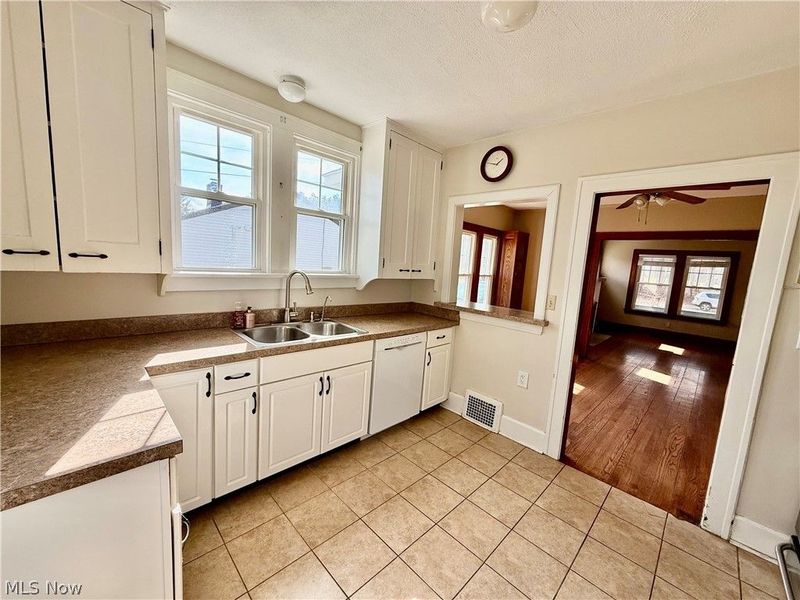 364 N Chillicothe Road , Aurora, OH 44202 Photo 7