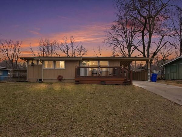 5818 N Garfield Avenue, Gladstone, MO 64118