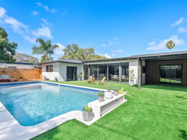 4000 N Circle Dr, Hollywood, FL 33021