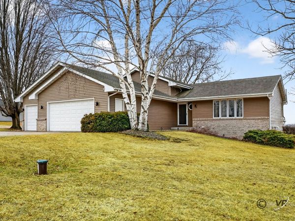 1898 Delmar Drive , Freeport, IL 61032