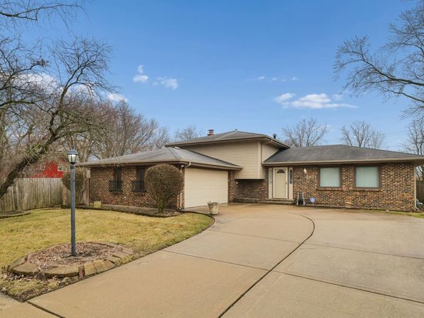 4921 Lakeshore Drive , Richton Park, IL 60471