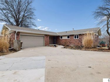 6131 Elkcrest Circle, Lincoln, NE 68516