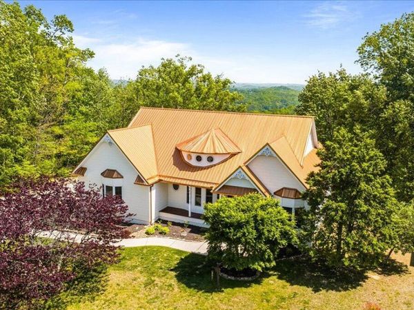 286 Bobcat Tr, Caryville, TN 37714