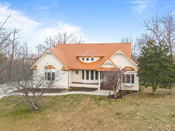 286 Bobcat Tr, Caryville, TN 37714