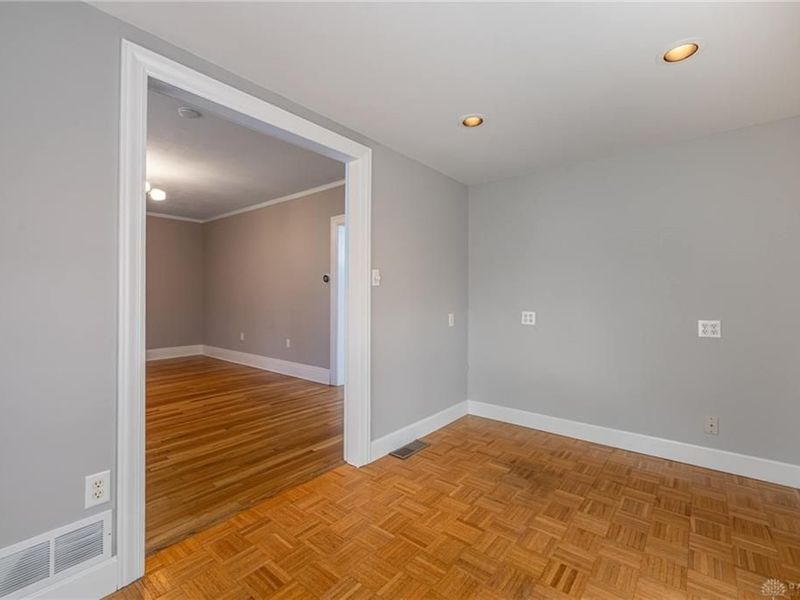 422 E Telford Avenue, Oakwood, OH 45419 Photo 8