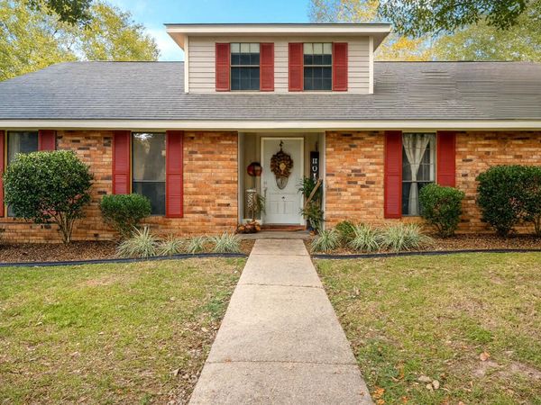 103 Wellington, Hattiesburg, MS 39402